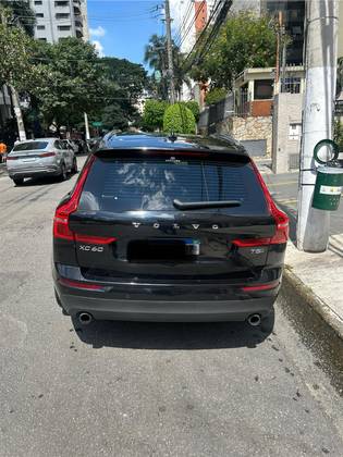 VOLVO XC60 2.0 T5 GASOLINA MOMENTUM AWD GEARTRONIC VOLVO XC60 2.0 T5 GASOLINA MOMENTUM AWD GEARTRONIC